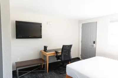 Photo 5 - Econo Inn