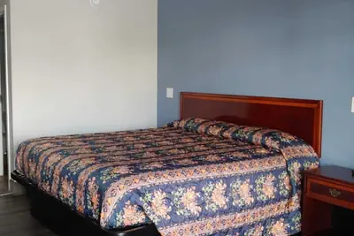 Photo 2 - Budgetel Inn & Suites