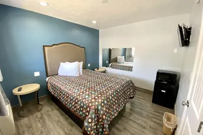 Photo 4 - Dixie Motel