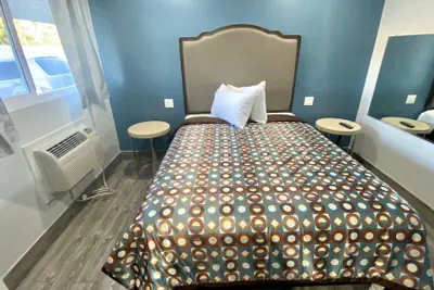 Photo 2 - Dixie Motel