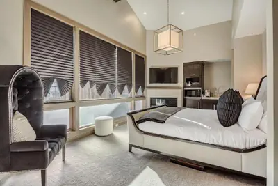 Photo 2 - Resort Room Hotel Room by RedAwning