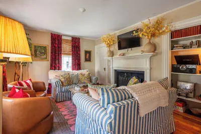Photo 2 - Sally Webster Inn
