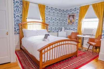 Photo 3 - Sally Webster Inn