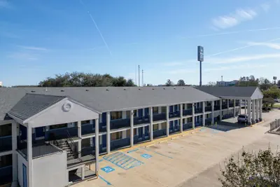 Photo 2 - Deluxe Inn & Suites Morgan City