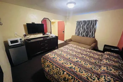Photo 4 - Royal Palms Motel & RV Park