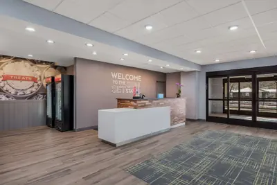 Photo 4 - Hampton Inn Williams
