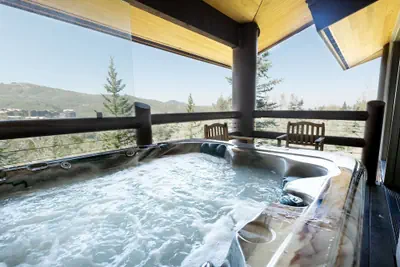 Photo 5 - Luxury King Room With Mountain View Hotel Room by RedAwning