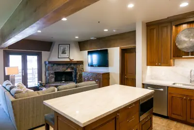 Photo 4 - Luxury One Bedroom with Hot Tub 1 Apartment Hotel by RedAwning
