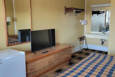 Photo 3 - Smokies Motel