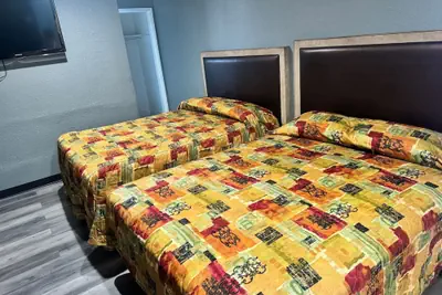 Photo 5 - Kings Castle Motel