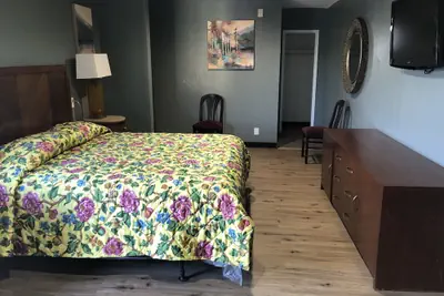 Photo 3 - Kings Castle Motel