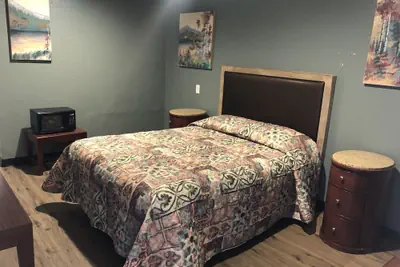Photo 4 - Kings Castle Motel