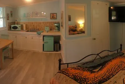 Photo 3 - Neptune's Grotto Waterfront Retreat