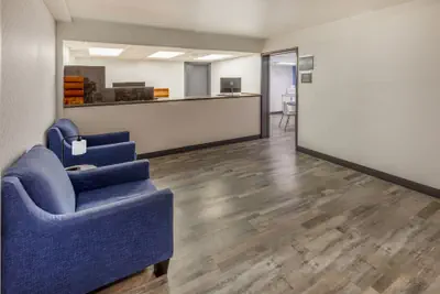 Photo 4 - Super 8 by Wyndham Laredo
