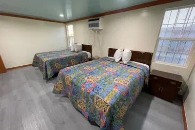 Photo 3 - Hilltop Motor Inn