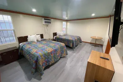 Photo 5 - Hilltop Motor Inn