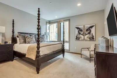 Photo 3 - Premium Five Bedroom Suite 5 Apartment Hotel by Redawning