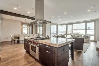 Photo 5 - Platinum Two Bedroom 2 Apartment Hotel by RedAwning