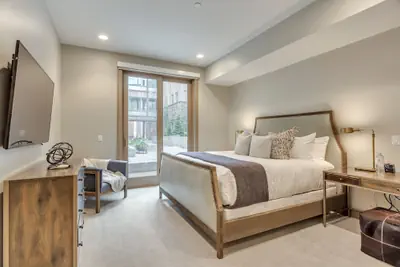 Photo 3 - Premium Junior Three Bedroom 3 Apartment Hotel by Redawning