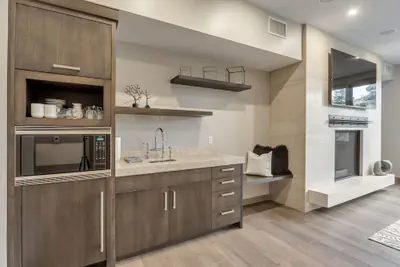 Photo 5 - Premium Junior Three Bedroom 3 Apartment Hotel by Redawning