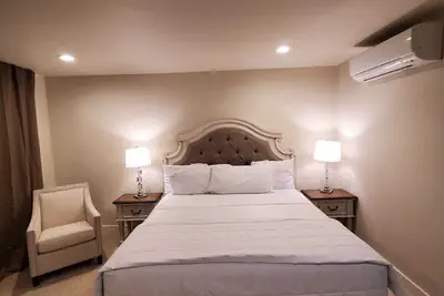 Photo 5 - Lakeview Hotel