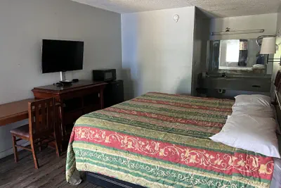 Photo 4 - Indysouth western inn