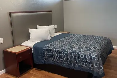 Photo 5 - ROYAL MOTEL TRACY LLC