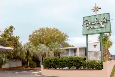 Photo 2 - Starlight Motor Inn