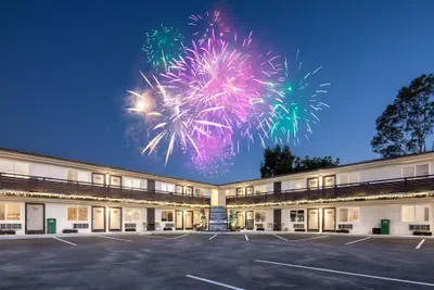 Photo 2 - California Inn