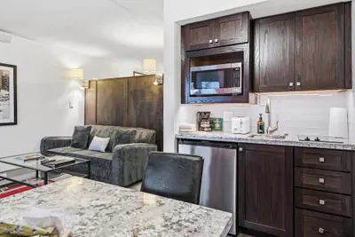 Photo 2 - Lift House Lodge, Close to Gondola, Premium Studio Condo