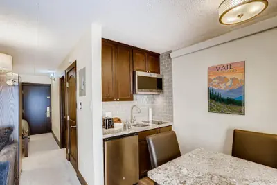 Photo 5 - Lift House Lodge, Pet Friendly, Premium Studio Condo
