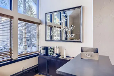 Photo 4 - Lift House Lodge, Pet Friendly, Premium Studio Condo