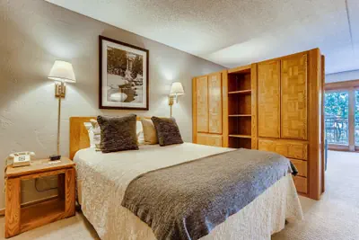 Photo 3 - Lift House Lodge, Vail Lionshead Studio Condo, Walk to Gondola