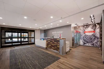 Photo 5 - Hampton Inn Detroit Southfield