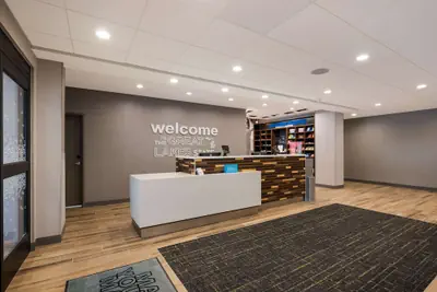 Photo 4 - Hampton Inn Detroit Southfield
