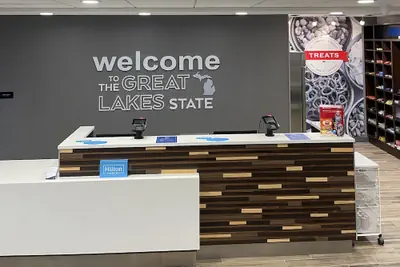 Photo 3 - Hampton Inn Detroit Southfield