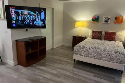 Photo 3 - StaysPro - Hollywood Homes Minutes to Everything