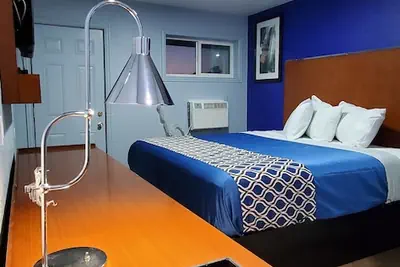 Photo 4 - Golden Inn
