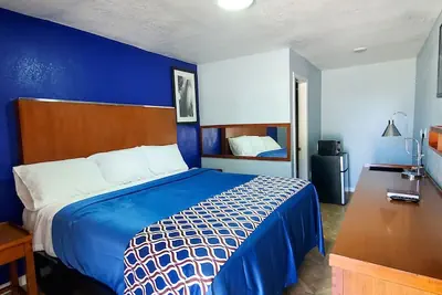 Photo 3 - Golden Inn