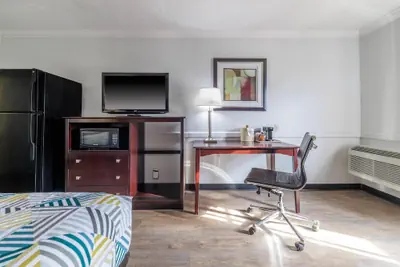 Photo 2 - Studio 6 Suites - Dallas, TX - Downtown