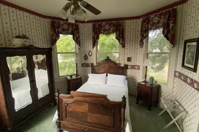 Photo 2 - Four Winds Victorian Venue & Suites