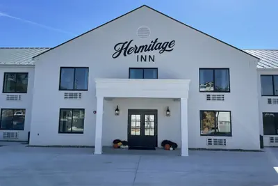 Photo 2 - The Hermitage Inn and Taphouse