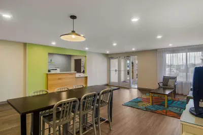 Photo 3 - Woodspring Suites Jacksonville Orange Park