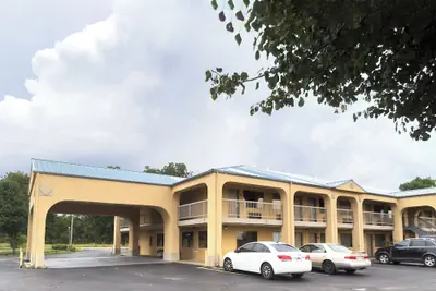 Photo 2 - Deerfield Inn By Capital O Blytheville AR I55
