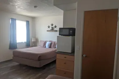 Photo 4 - Little Daisy Motel