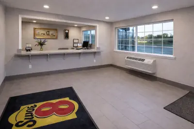 Photo 3 - Super 8 by Wyndham Bakersfield CA Near Airport