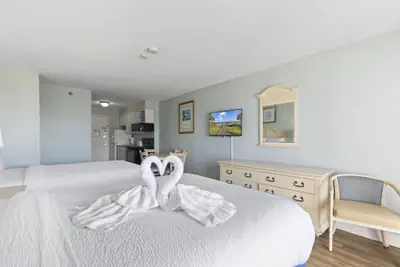 Photo 3 - SeaMist Driftwood Vacation Studio with Balcony