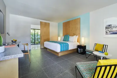 Photo 4 - Twin Palms Resort - A Gay Men's Resort