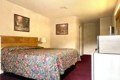 Photo 5 - Economy Inn