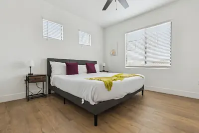 Photo 2 - CozySuites at Glendale